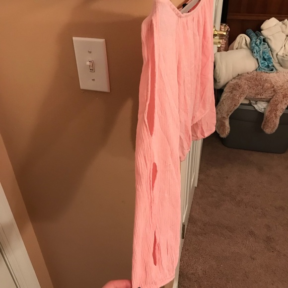 Pink off the shoulder crop top - Picture 2 of 2